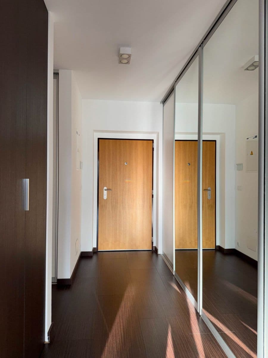 Prenájom bytu 4-izbový 90 m², Generála Šišky, Praha, Praha Prenájom bytu 4-izbový 90 m², Generála Šišky, Praha, Praha