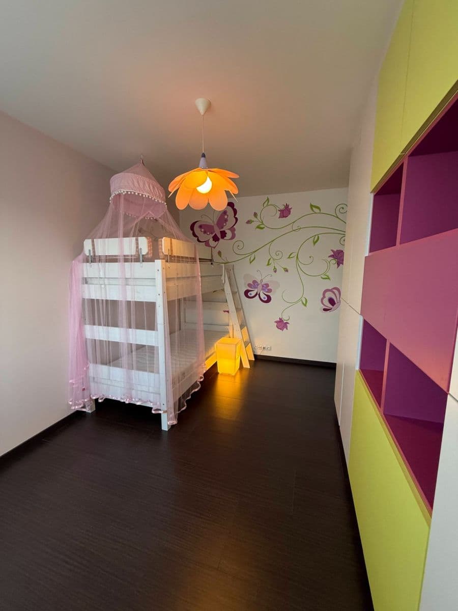 Prenájom bytu 4-izbový 90 m², Generála Šišky, Praha, Praha Prenájom bytu 4-izbový 90 m², Generála Šišky, Praha, Praha