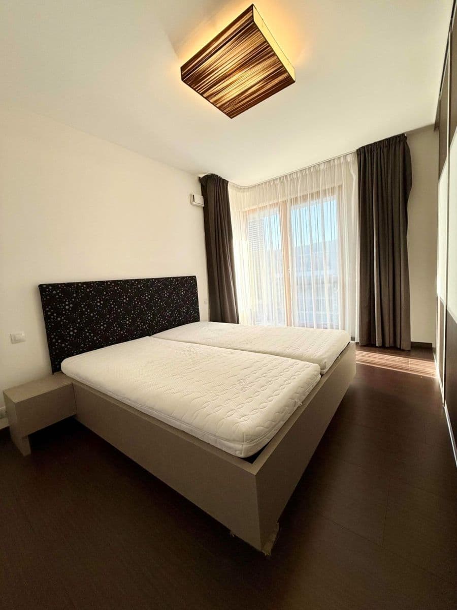 Prenájom bytu 4-izbový 90 m², Generála Šišky, Praha, Praha Prenájom bytu 4-izbový 90 m², Generála Šišky, Praha, Praha