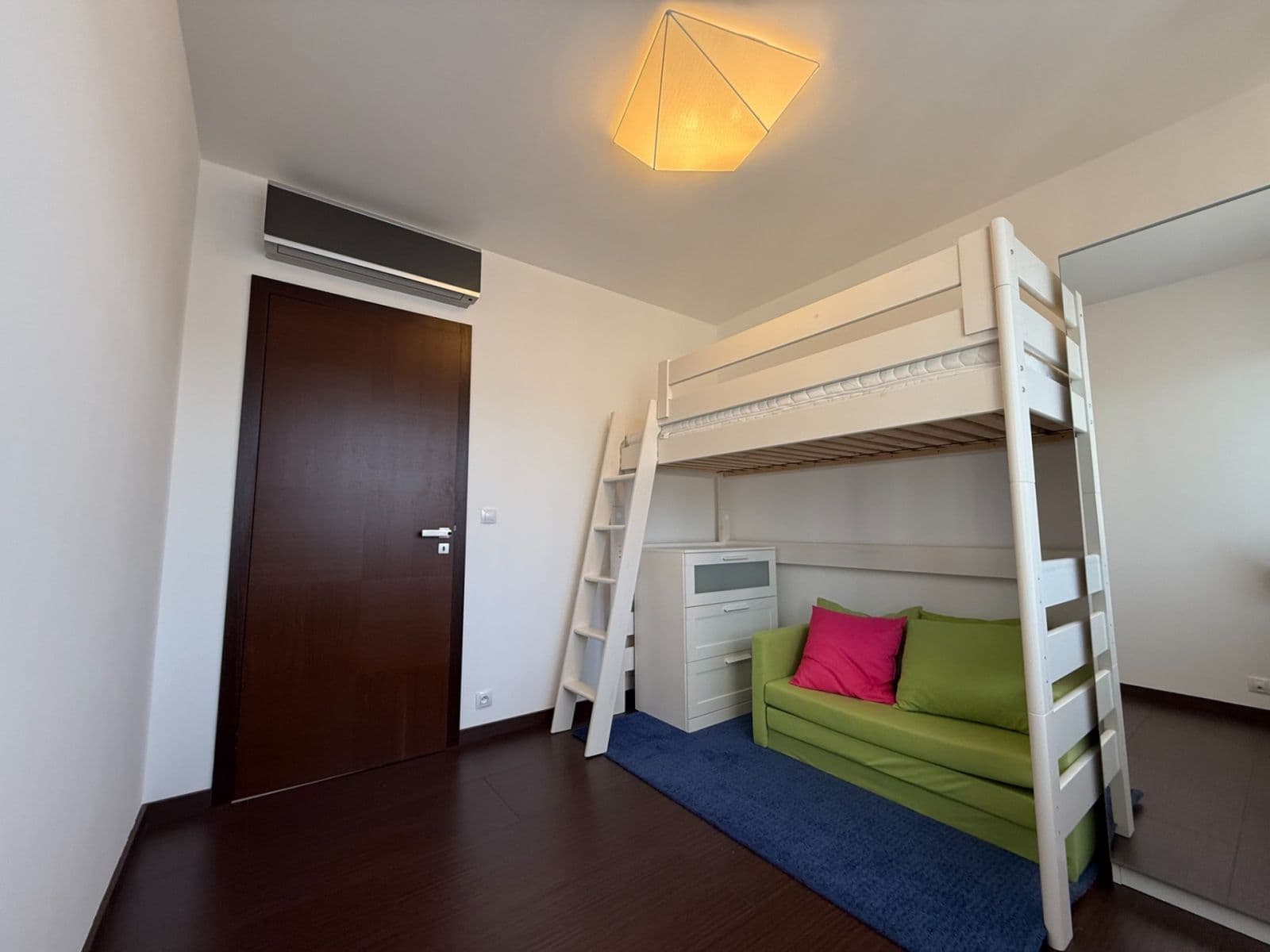 Prenájom bytu 4-izbový 90 m², Generála Šišky, Praha, Praha Prenájom bytu 4-izbový 90 m², Generála Šišky, Praha, Praha