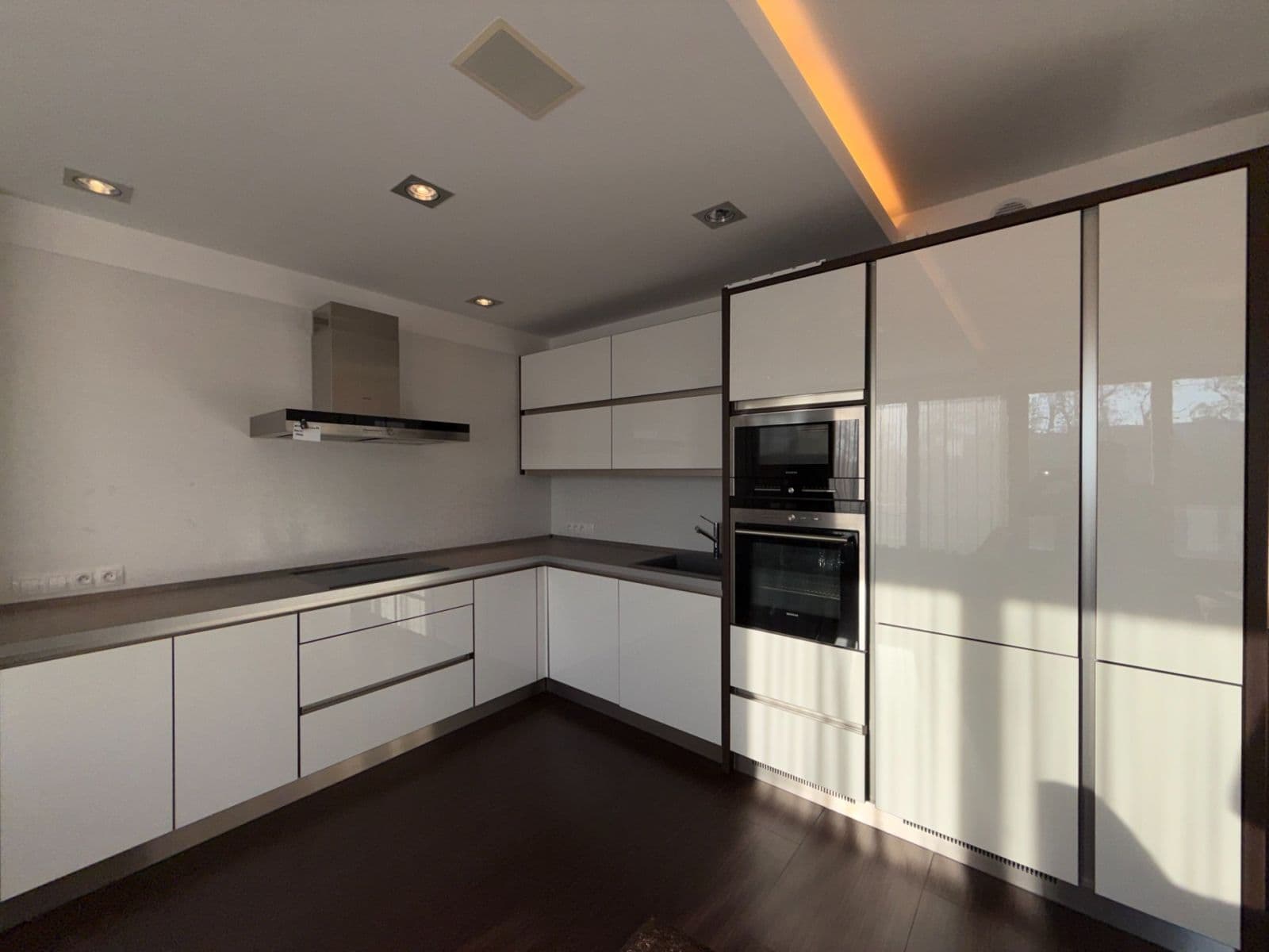 Prenájom bytu 4-izbový 90 m², Generála Šišky, Praha, Praha Prenájom bytu 4-izbový 90 m², Generála Šišky, Praha, Praha