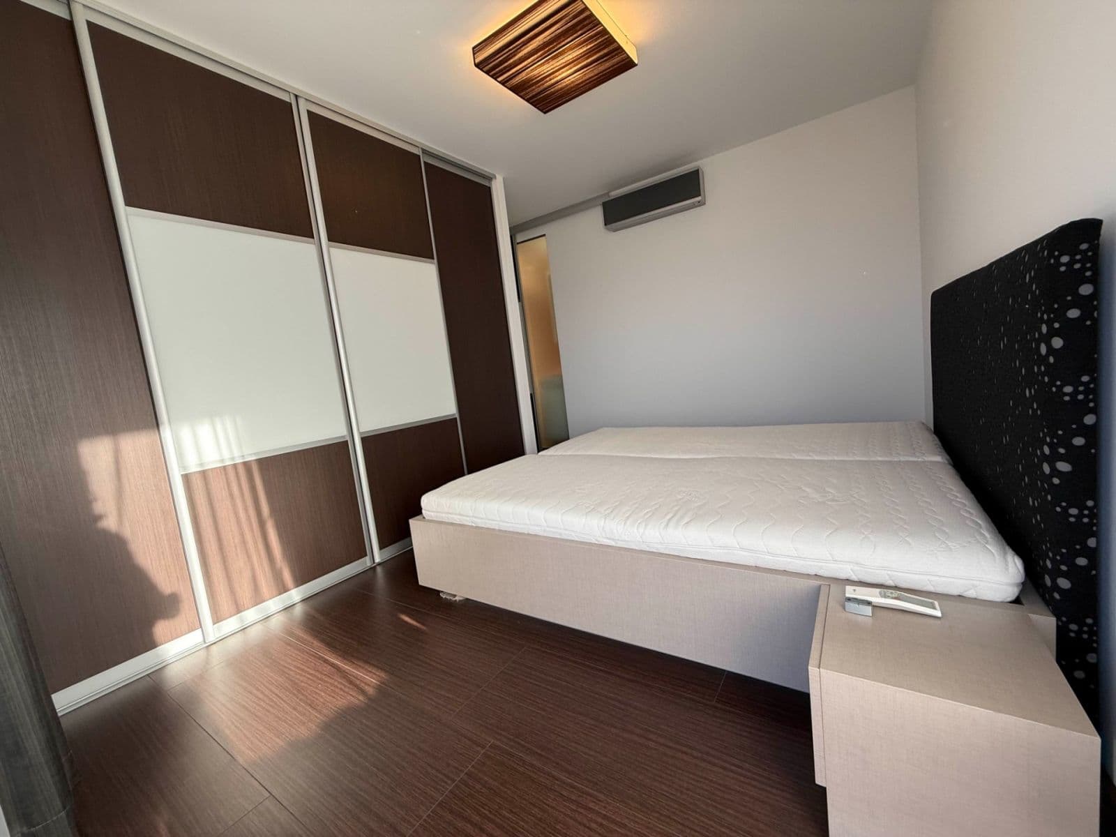 Prenájom bytu 4-izbový 90 m², Generála Šišky, Praha, Praha Prenájom bytu 4-izbový 90 m², Generála Šišky, Praha, Praha