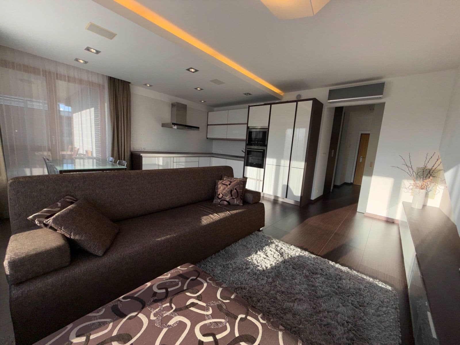 Prenájom bytu 4-izbový 90 m², Generála Šišky, Praha, Praha Prenájom bytu 4-izbový 90 m², Generála Šišky, Praha, Praha