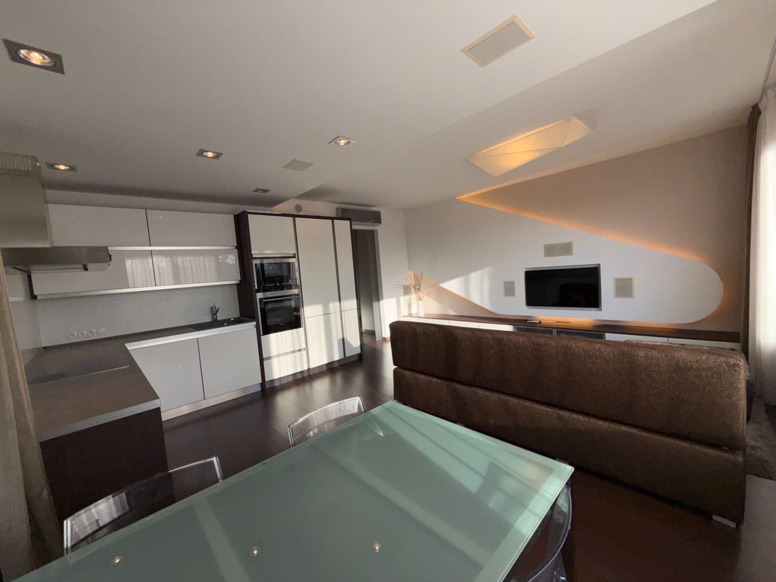 Prenájom bytu 4-izbový 90 m², Generála Šišky, Praha, Praha Prenájom bytu 4-izbový 90 m², Generála Šišky, Praha, Praha