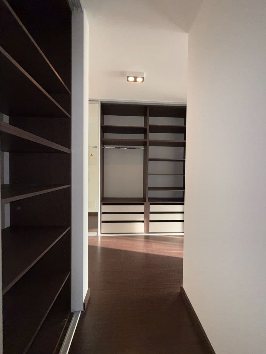 Prenájom bytu 4-izbový 90 m², Generála Šišky, Praha, Praha Prenájom bytu 4-izbový 90 m², Generála Šišky, Praha, Praha