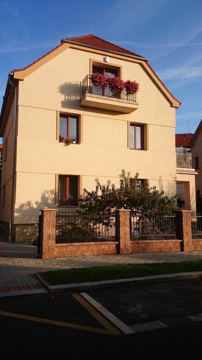 Prenájom bytu 4-izbový 119 m², U Boroviček, Praha, Praha Prenájom bytu 4-izbový 119 m², U Boroviček, Praha, Praha