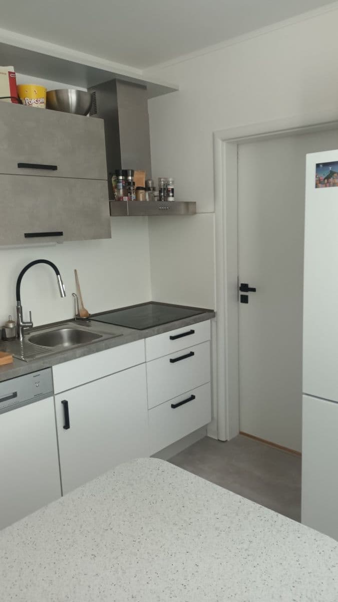 Prenájom bytu 3-izbový 74 m², Lamačova, Praha, Praha Prenájom bytu 3-izbový 74 m², Lamačova, Praha, Praha