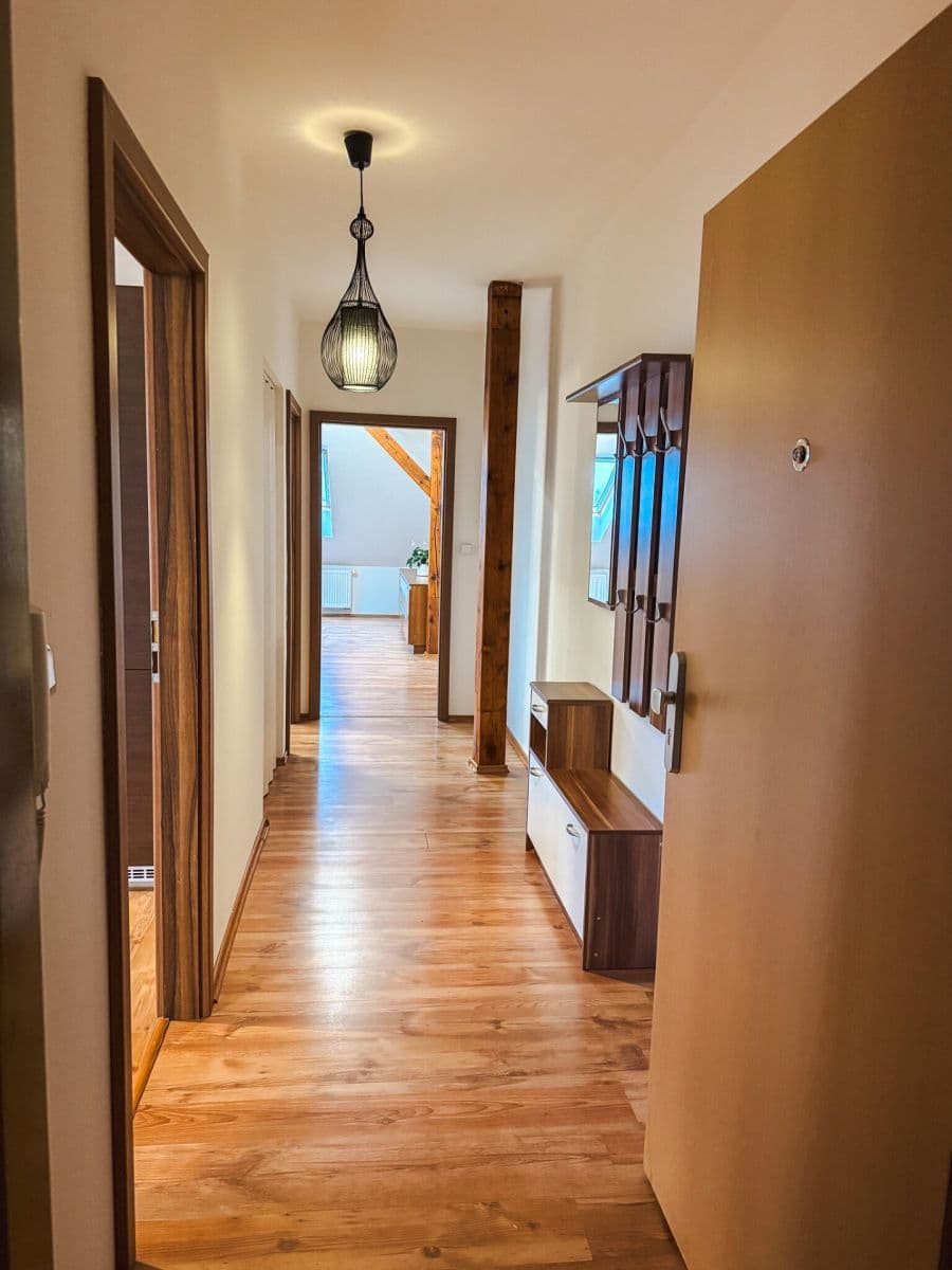 Prenájom bytu 2-izbový 88 m², Rakouská, Milovice, Středočeský kraj Prenájom bytu 2-izbový 88 m², Rakouská, Milovice, Středočeský kraj