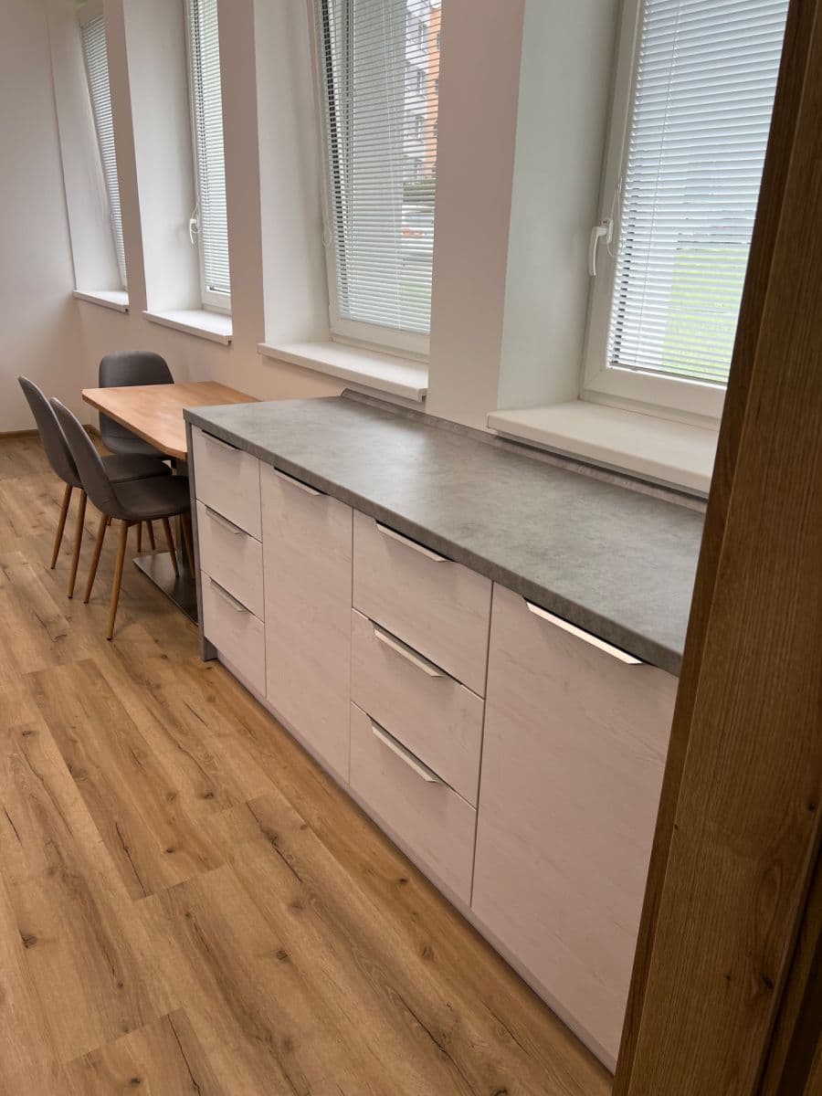 Prenájom bytu 2-izbový 42 m², Královský vršek, Jihlava, Kraj Vysočina Prenájom bytu 2-izbový 42 m², Královský vršek, Jihlava, Kraj Vysočina