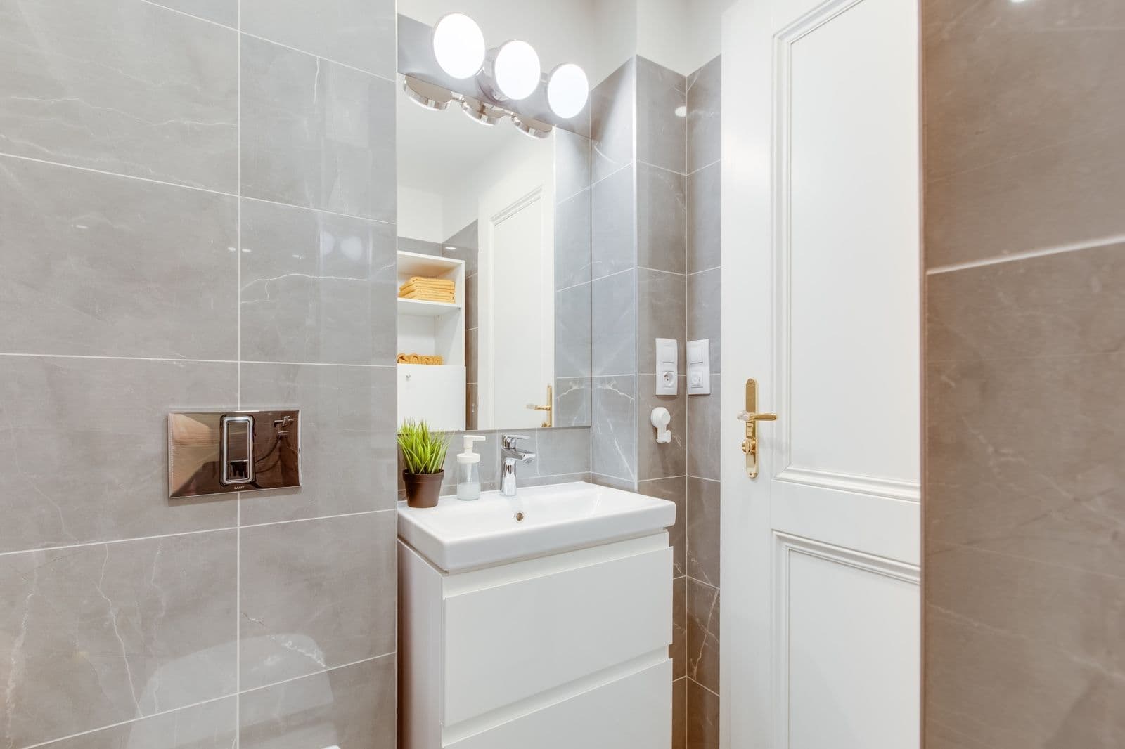 Prenájom bytu 1-izbový 25 m², Lublaňská, Praha, Praha Prenájom bytu 1-izbový 25 m², Lublaňská, Praha, Praha
