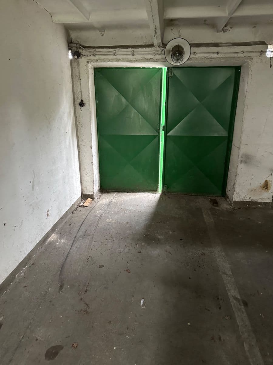 Prenájom garáže 16 m², Jiřího Potůčka, Pardubice, Pardubický kraj Prenájom garáže 16 m², Jiřího Potůčka, Pardubice, Pardubický kraj