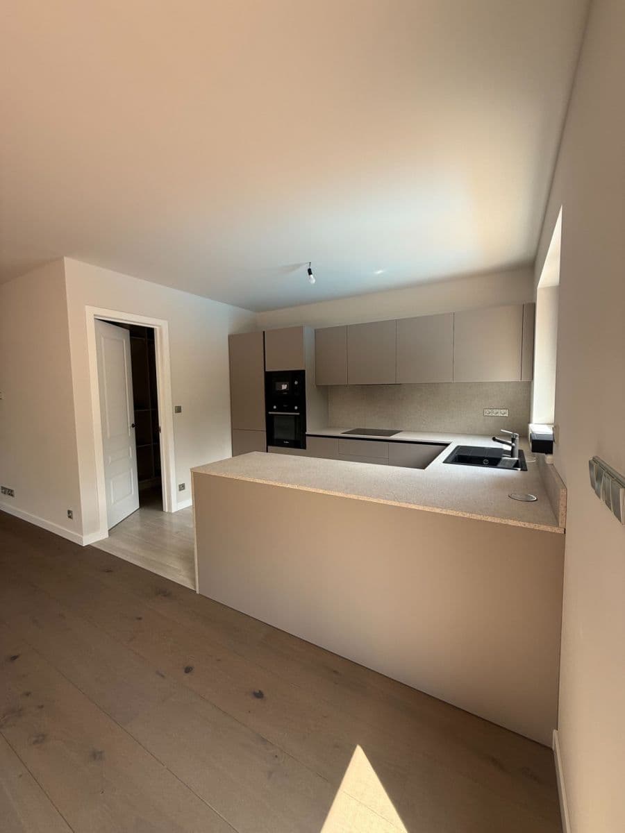 Prenájom domu 184 m², pozemek 291 m², Pod Novou školou, Praha, Praha Prenájom domu 184 m², pozemek 291 m², Pod Novou školou, Praha, Praha