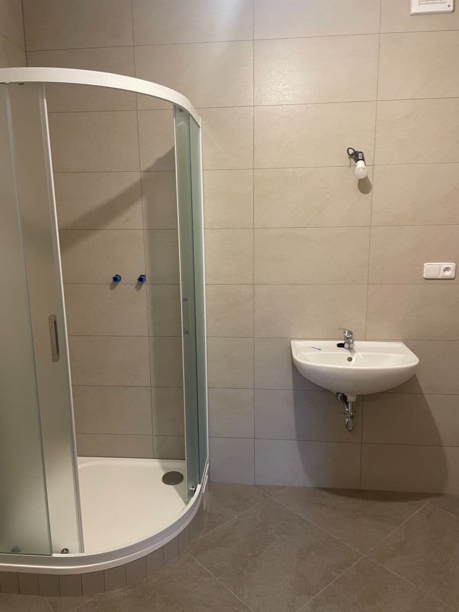 Prenájom bytu 1-izbový 40 m², Kladenská, Středokluky, Středočeský kraj Prenájom bytu 1-izbový 40 m², Kladenská, Středokluky, Středočeský kraj