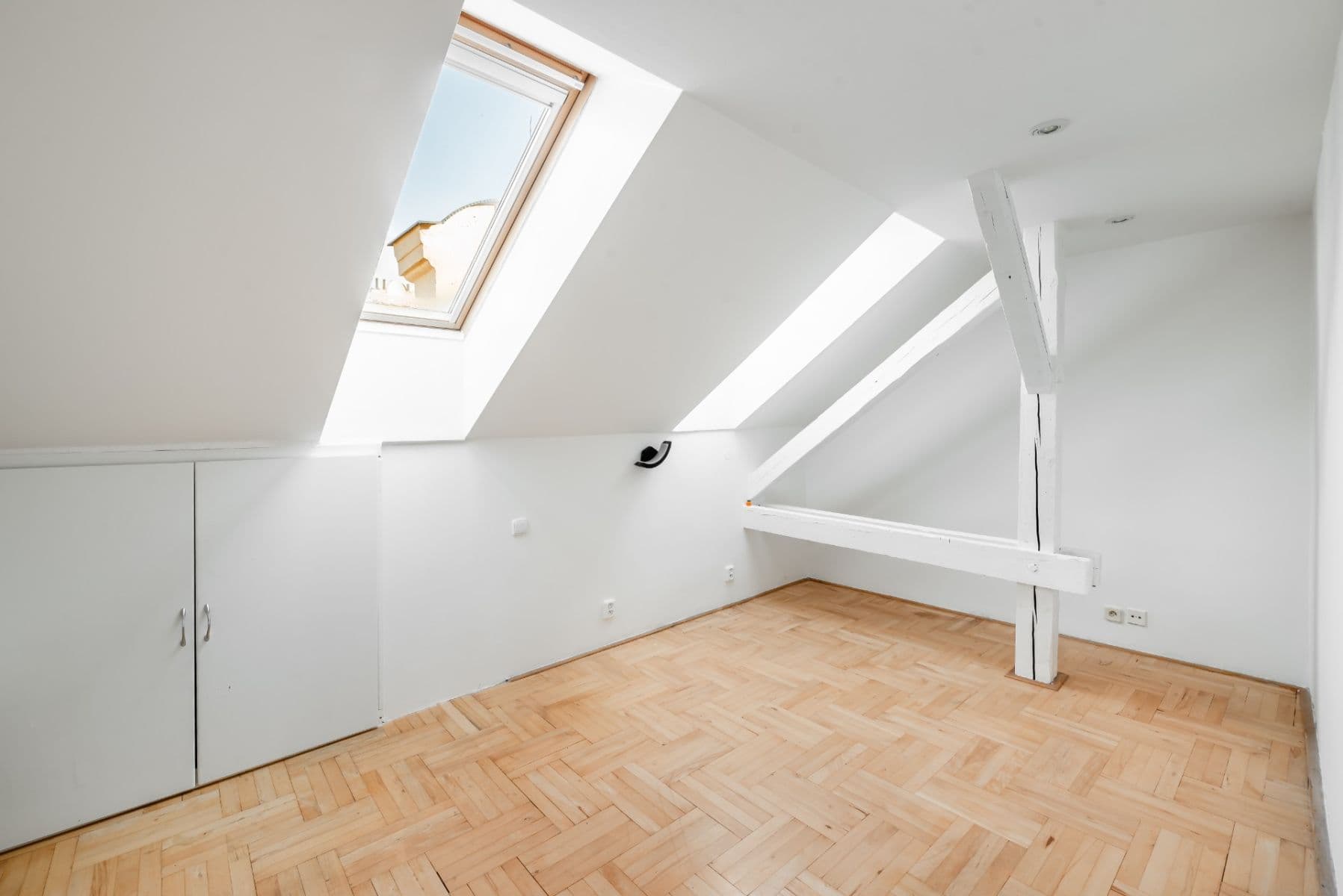 Predaj bytu 3-izbový 98 m², Oldřichova, Praha, Praha Predaj bytu 3-izbový 98 m², Oldřichova, Praha, Praha