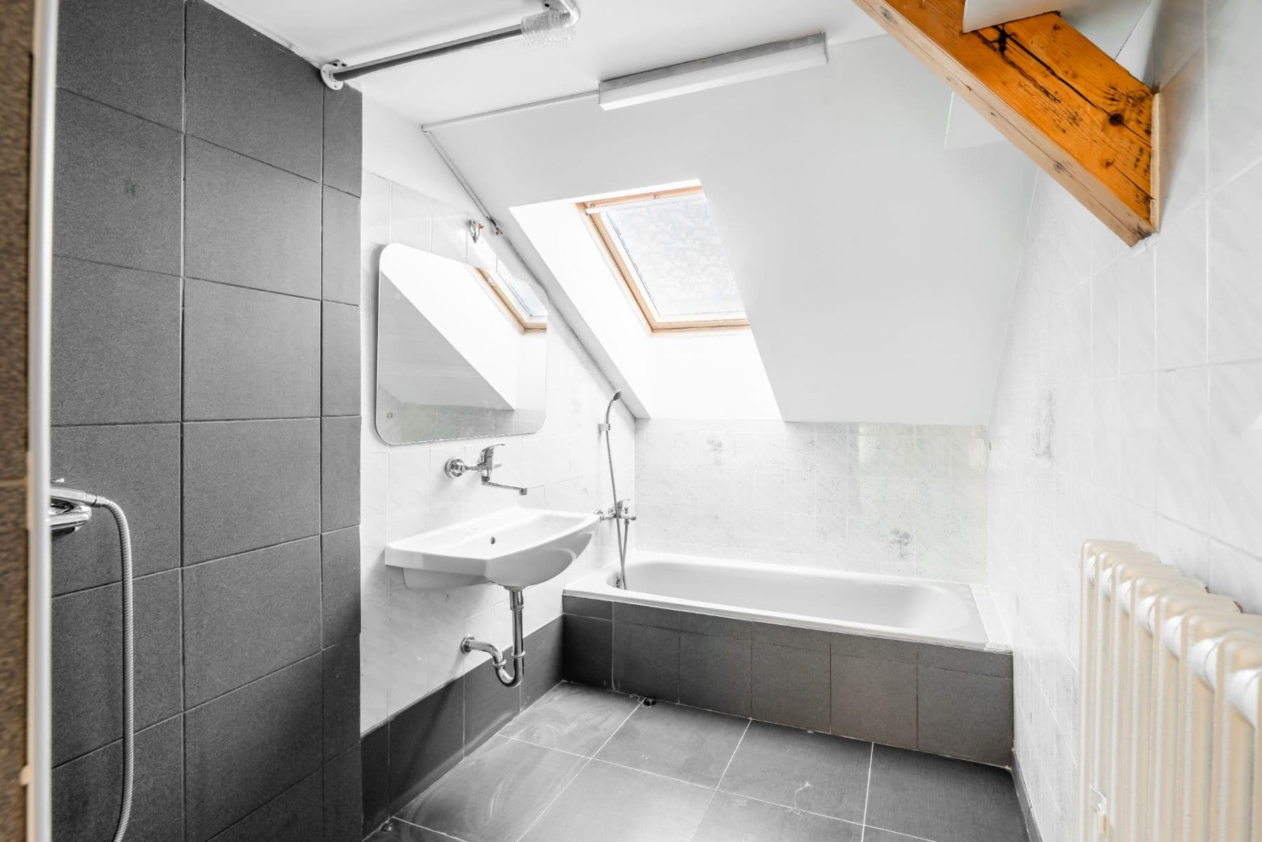 Predaj bytu 3-izbový 98 m², Oldřichova, Praha, Praha Predaj bytu 3-izbový 98 m², Oldřichova, Praha, Praha