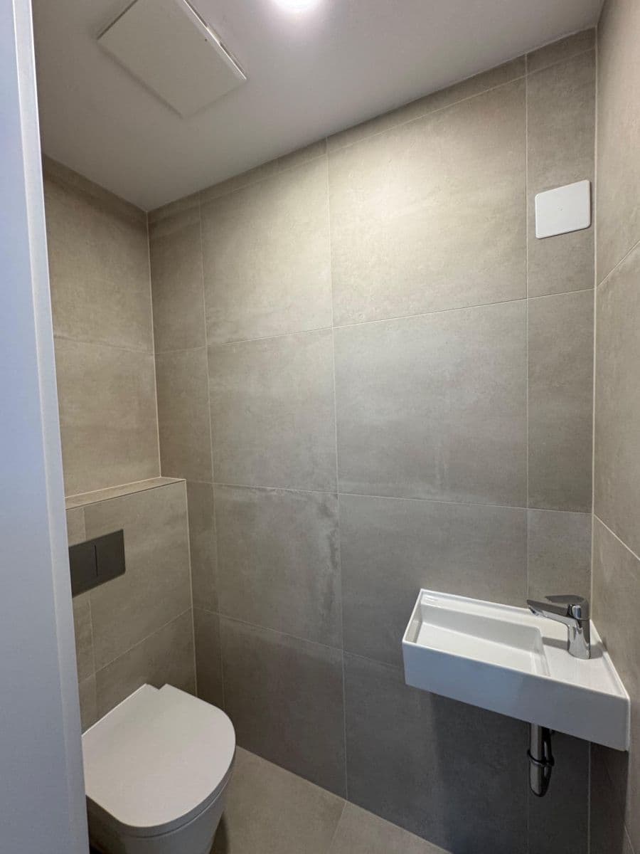 Prenájom bytu 3-izbový 83 m², Mnatova, Praha, Praha Prenájom bytu 3-izbový 83 m², Mnatova, Praha, Praha