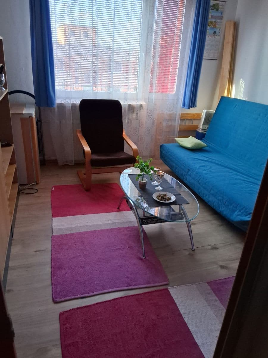 Prenájom bytu 1-izbový 28 m², U Vlastního krbu, Teplice, Ústecký kraj Prenájom bytu 1-izbový 28 m², U Vlastního krbu, Teplice, Ústecký kraj