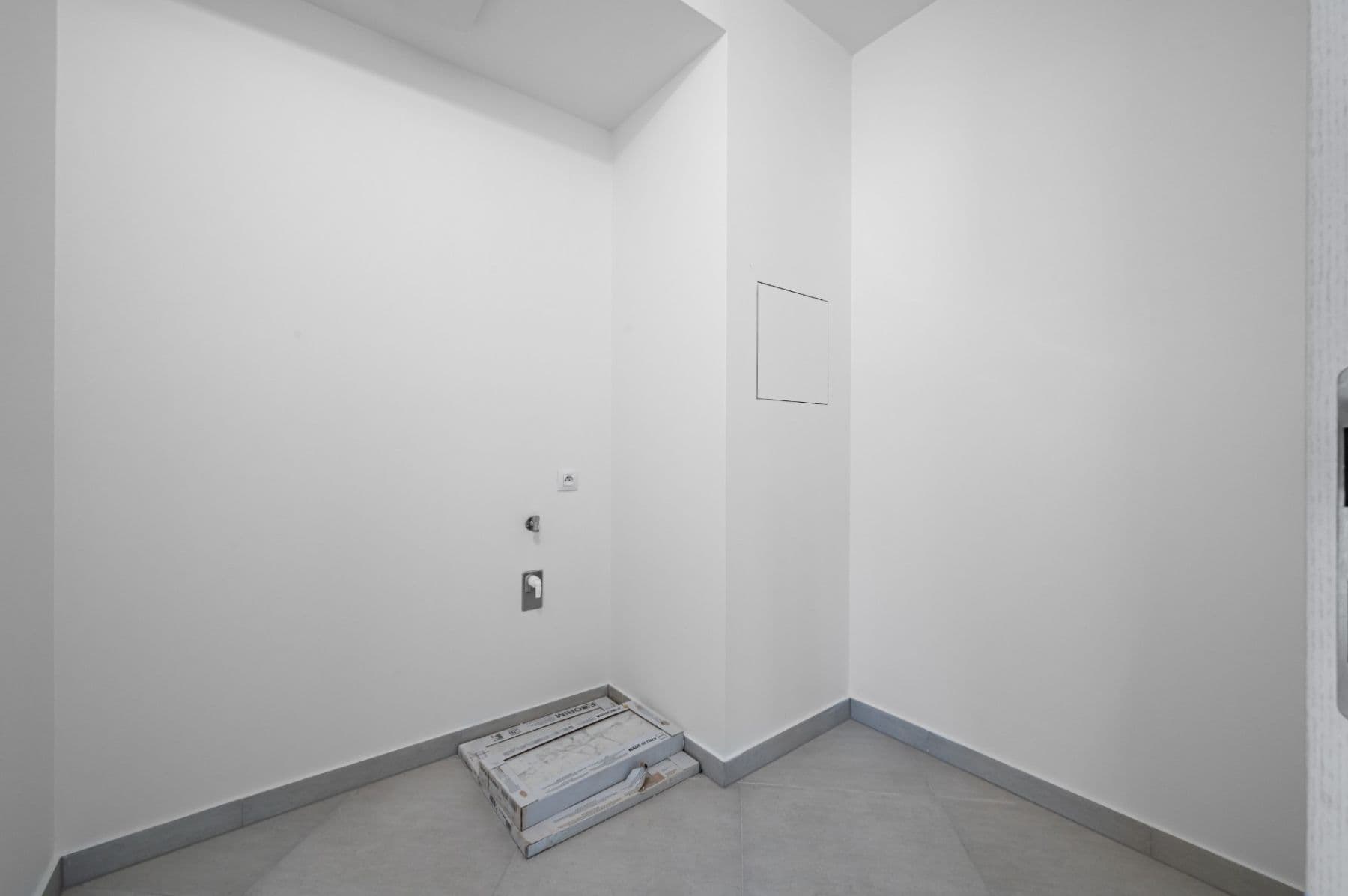 Prenájom bytu 2-izbový 61 m², Vojenova, Praha, Praha Prenájom bytu 2-izbový 61 m², Vojenova, Praha, Praha