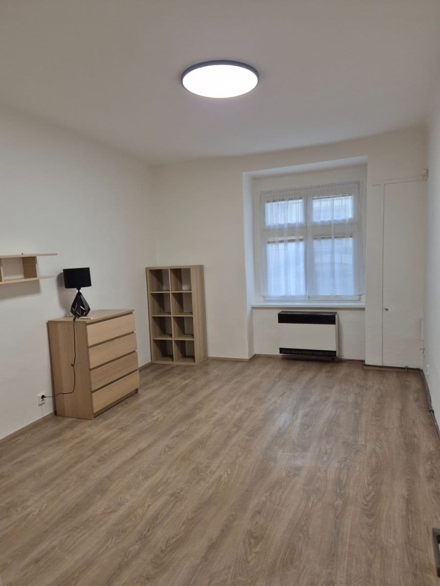 Prenájom bytu 1-izbový 30 m², Pod Kavalírkou, Praha, Praha Prenájom bytu 1-izbový 30 m², Pod Kavalírkou, Praha, Praha