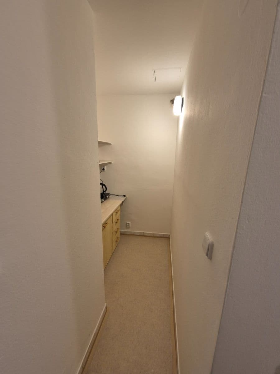 Prenájom bytu 1-izbový 30 m², Pod Kavalírkou, Praha, Praha Prenájom bytu 1-izbový 30 m², Pod Kavalírkou, Praha, Praha