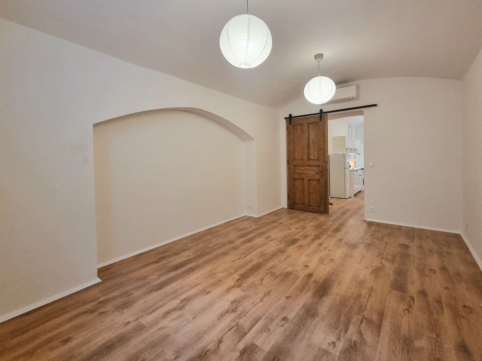 Prenájom bytu 2-izbový 40 m², Žitomírská, Praha, Praha Prenájom bytu 2-izbový 40 m², Žitomírská, Praha, Praha
