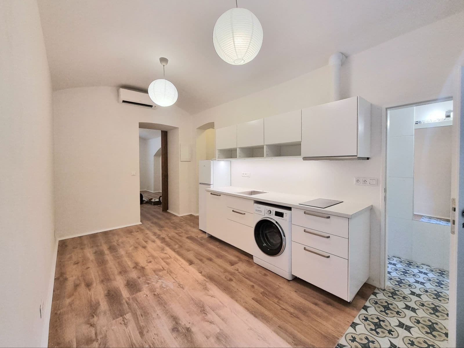 Prenájom bytu 2-izbový 40 m², Žitomírská, Praha, Praha Prenájom bytu 2-izbový 40 m², Žitomírská, Praha, Praha