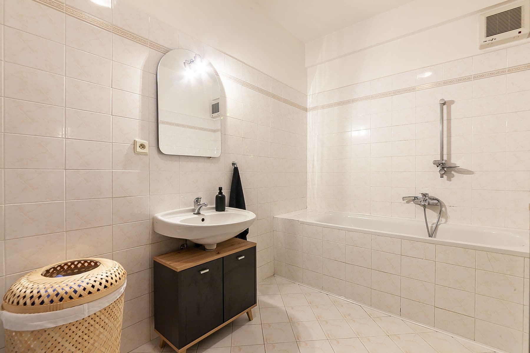 Predaj bytu 3-izbový 98 m², Na Groši, Praha, Praha Predaj bytu 3-izbový 98 m², Na Groši, Praha, Praha