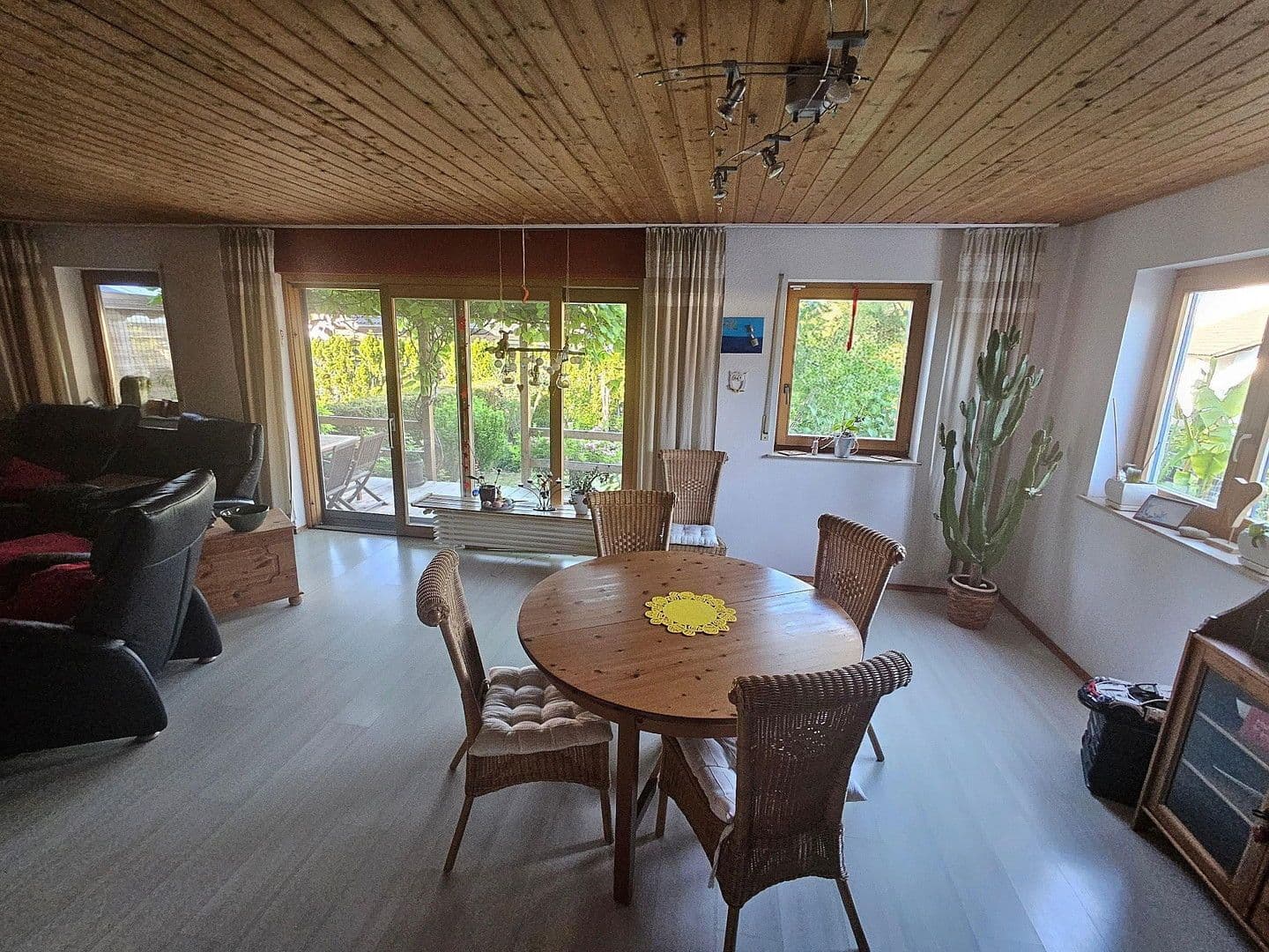 Predaj domu 179 m², pozemek 343 m², Dettenheim, Bádensko-Wurttembersko Predaj domu 179 m², pozemek 343 m², Dettenheim, Bádensko-Wurttembersko