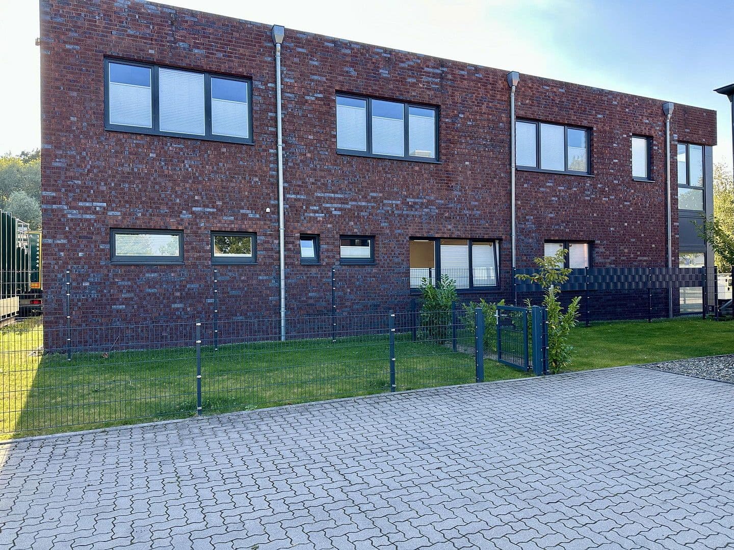 Prenájom nebytového priestoru 720 m², Artlenburger Landstraße 1, Lüneburg, Dolné Sasko Prenájom nebytového priestoru 720 m², Artlenburger Landstraße 1, Lüneburg, Dolné Sasko