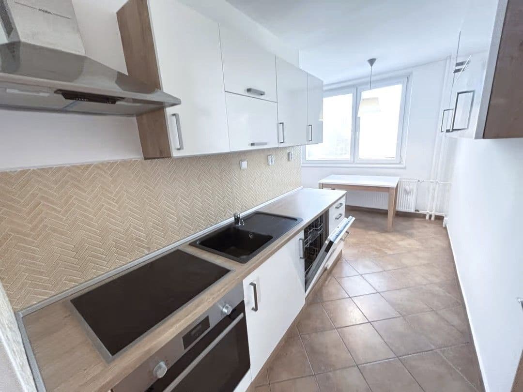 Predaj bytu 3-izbový 72 m², Na Loučkách, Kuřim, Jihomoravský kraj Predaj bytu 3-izbový 72 m², Na Loučkách, Kuřim, Jihomoravský kraj