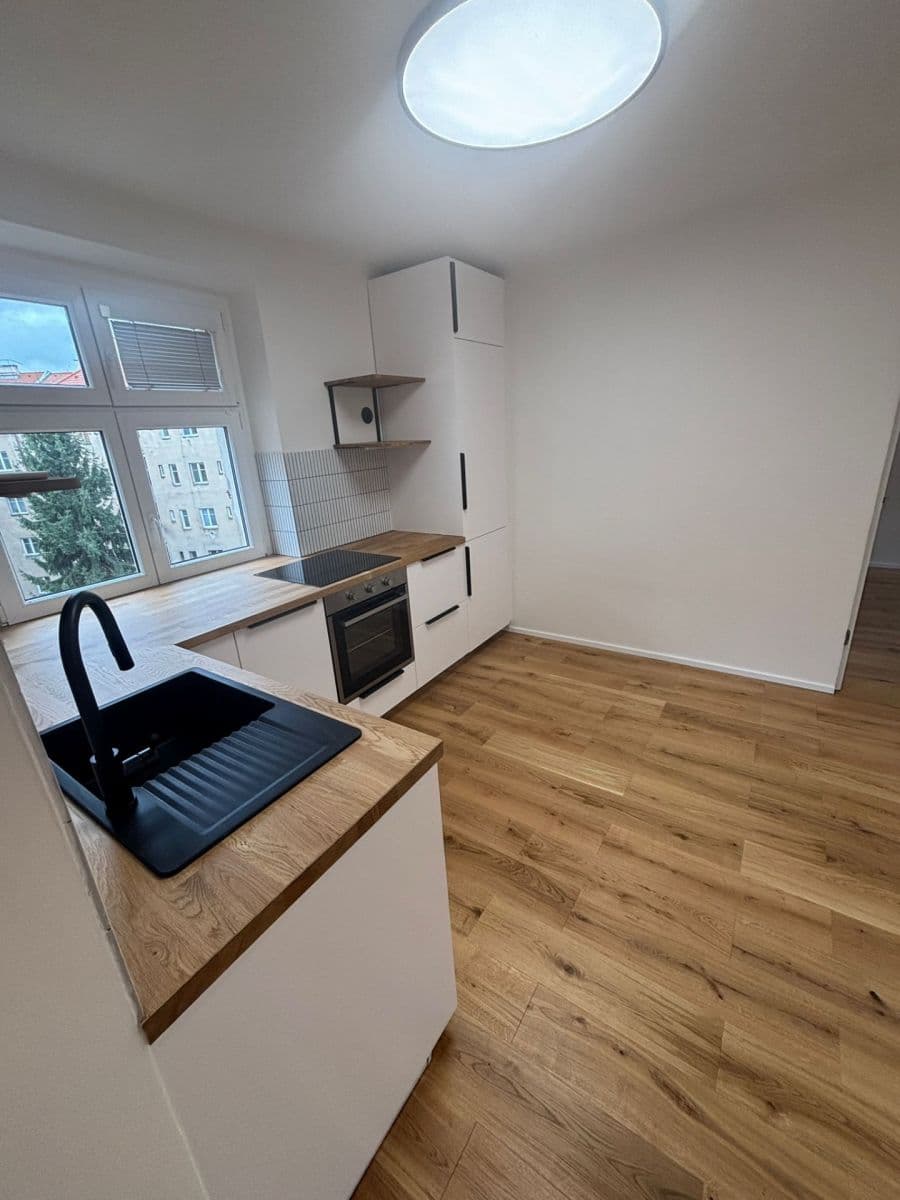 Prenájom bytu 3-izbový 62 m², Bednářská, Praha, Praha Prenájom bytu 3-izbový 62 m², Bednářská, Praha, Praha