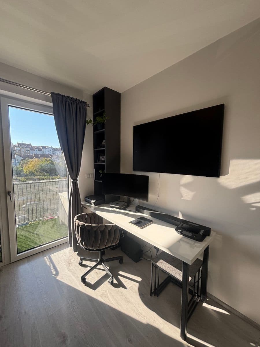 Prenájom bytu 1-izbový 38 m², Střední, Brno, Jihomoravský kraj Prenájom bytu 1-izbový 38 m², Střední, Brno, Jihomoravský kraj