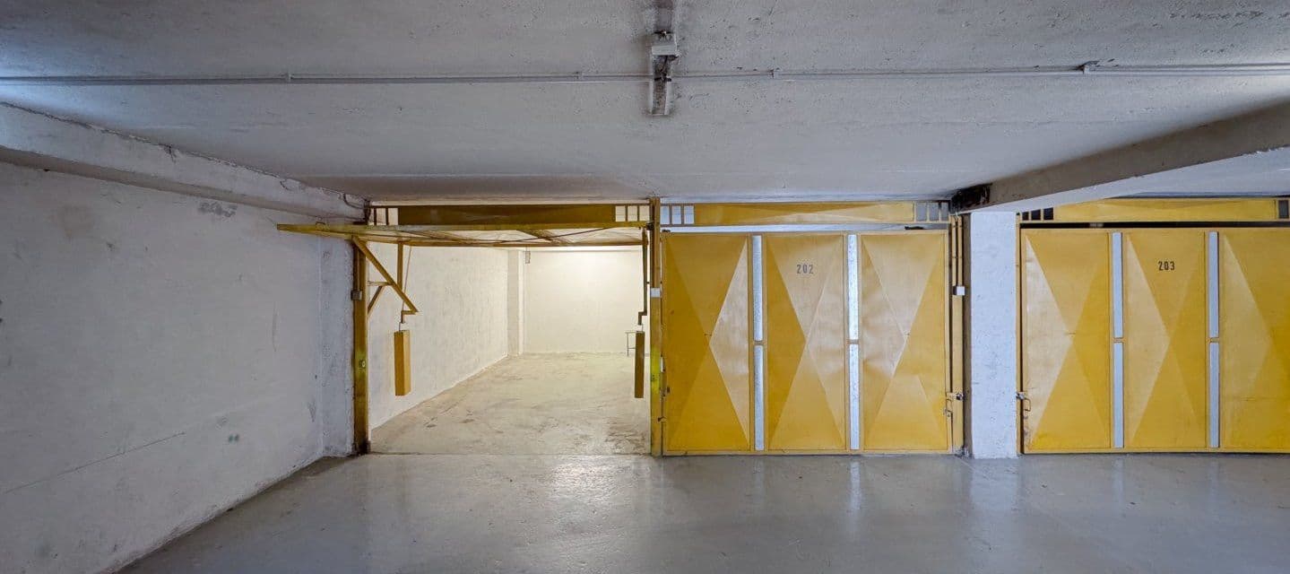 Prenájom garáže 18 m², Navigátorů, Praha, Praha Prenájom garáže 18 m², Navigátorů, Praha, Praha