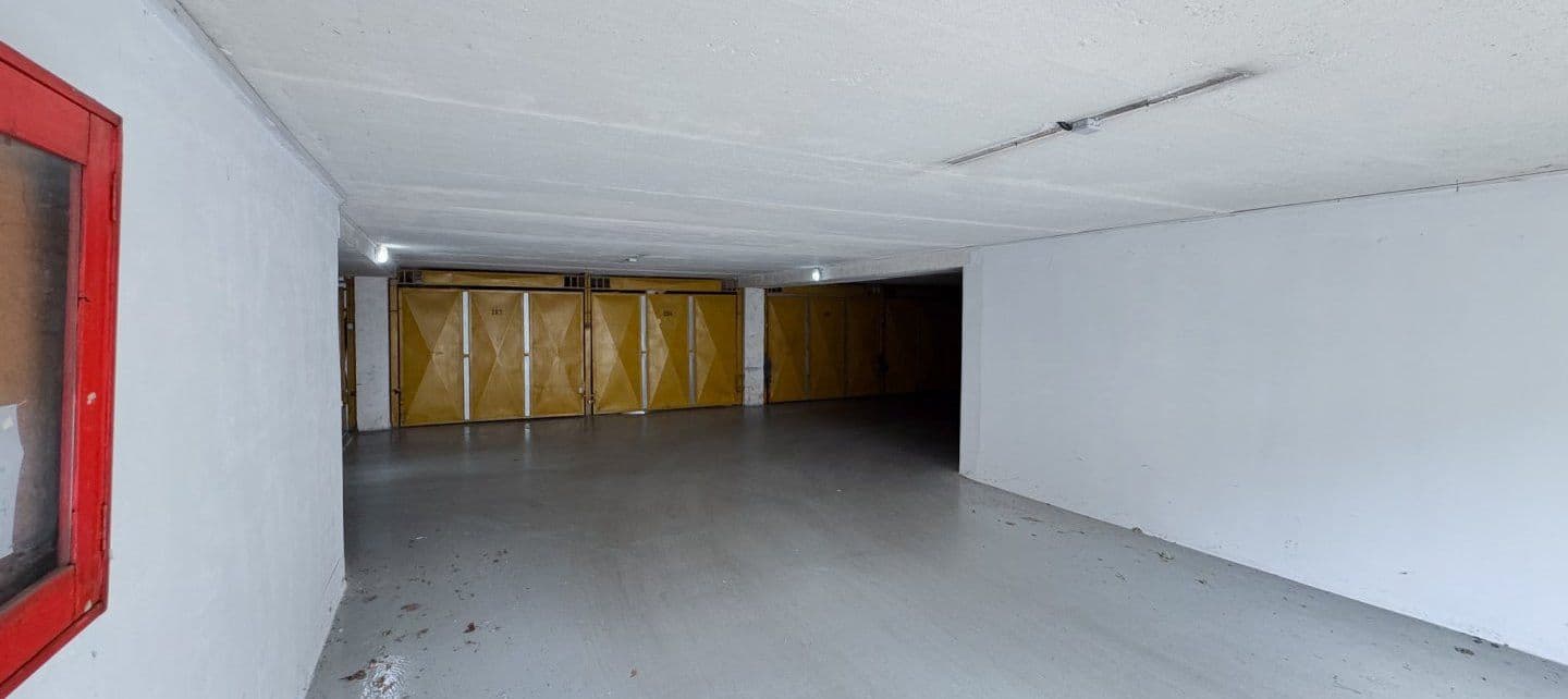 Prenájom garáže 18 m², Navigátorů, Praha, Praha Prenájom garáže 18 m², Navigátorů, Praha, Praha