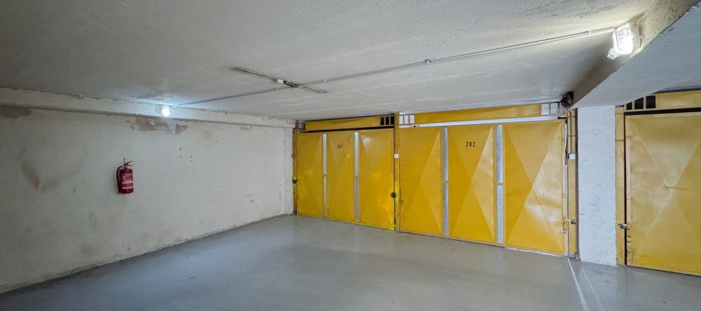 Prenájom garáže 18 m², Navigátorů, Praha, Praha Prenájom garáže 18 m², Navigátorů, Praha, Praha