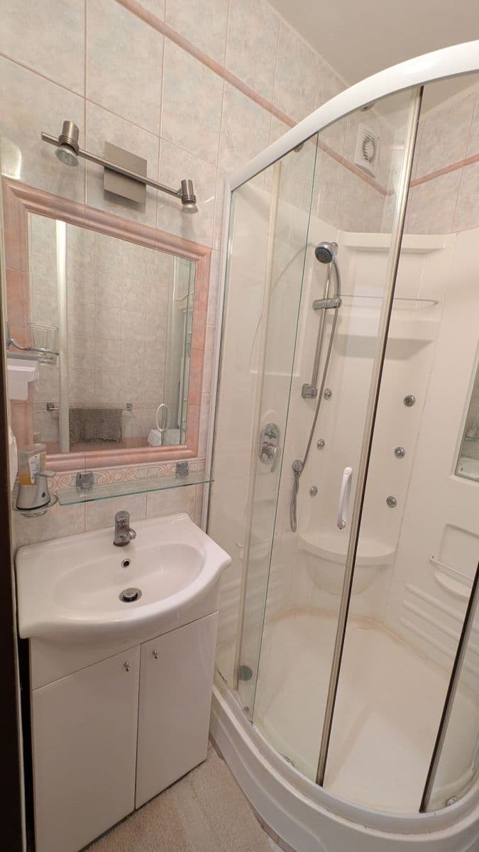 Prenájom bytu 2-izbový 55 m², Národná trieda, Košice - mestská časť Sever, Košický kraj Prenájom bytu 2-izbový 55 m², Národná trieda, Košice - mestská časť Sever, Košický kraj