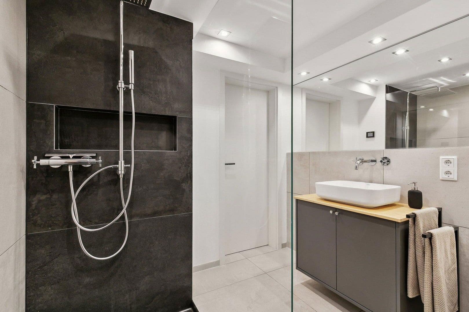 Prenájom bytu 3-izbový 85 m², Kendenicher Straße 54, Hürth, Severné Porýnie - Westfálsko Prenájom bytu 3-izbový 85 m², Kendenicher Straße 54, Hürth, Severné Porýnie - Westfálsko