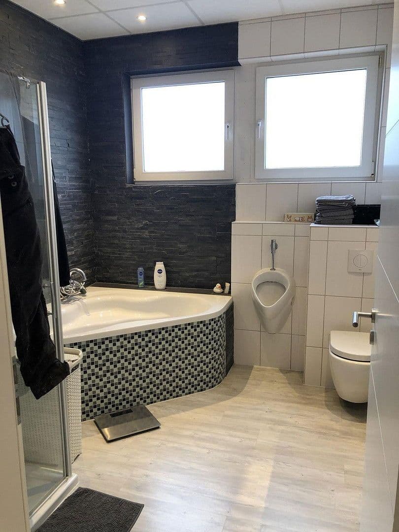 Predaj nebytového priestoru 1.473 m², Hetzerath, Porýnie-Falcko Predaj nebytového priestoru 1.473 m², Hetzerath, Porýnie-Falcko