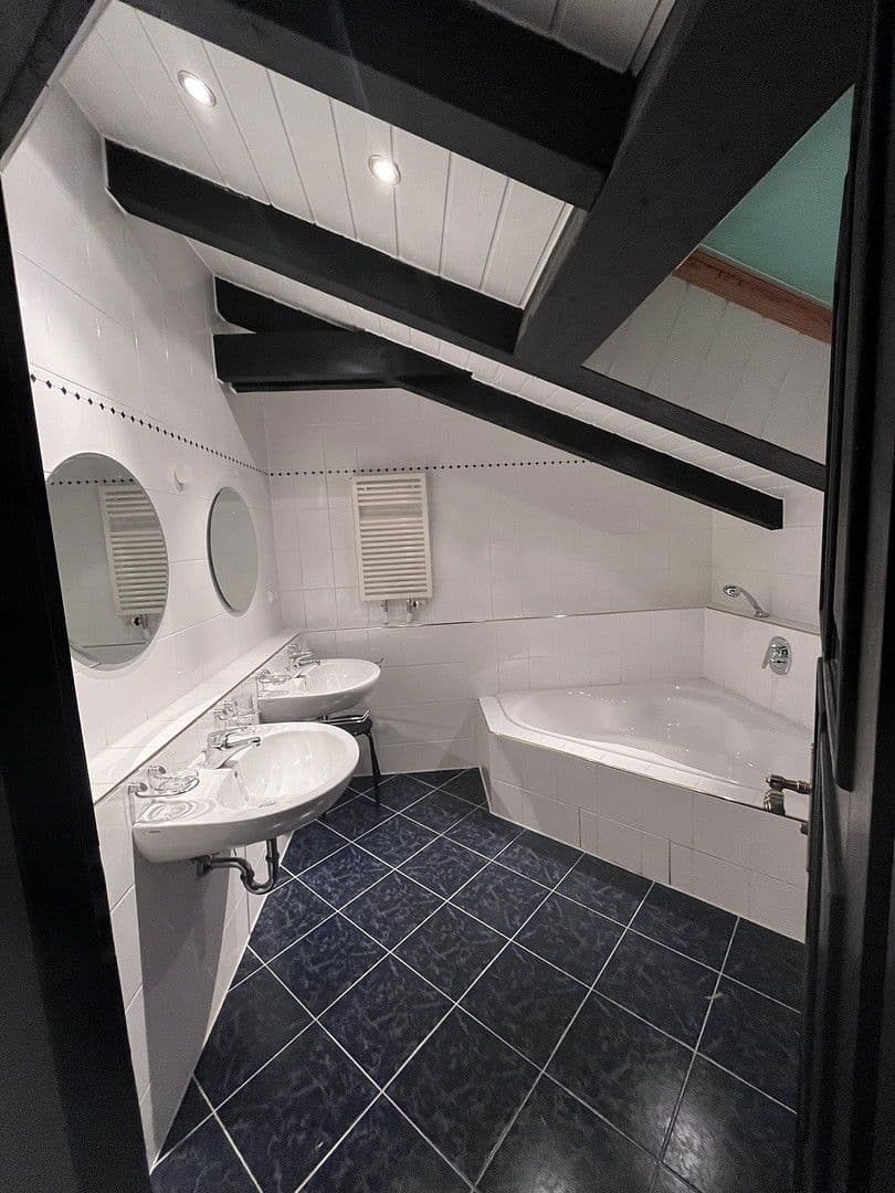 Predaj domu 591 m², pozemek 4.900 m², Möhrendorf, Bavorsko Predaj domu 591 m², pozemek 4.900 m², Möhrendorf, Bavorsko