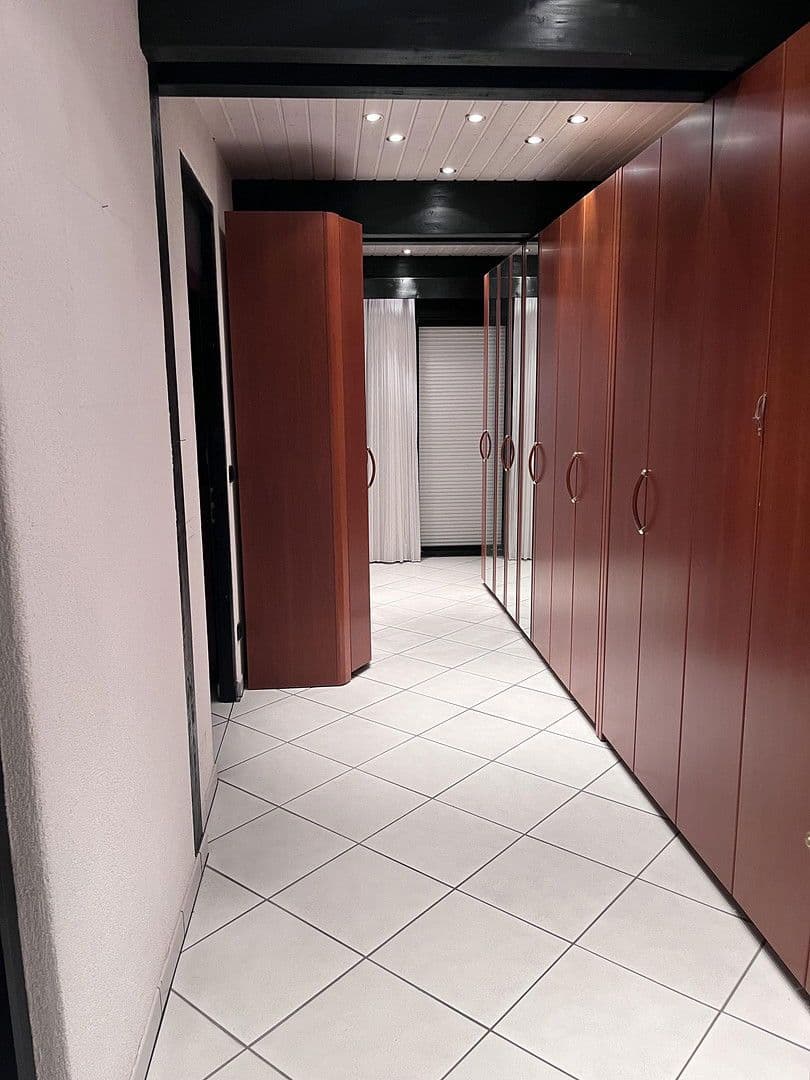 Predaj domu 591 m², pozemek 4.900 m², Möhrendorf, Bavorsko Predaj domu 591 m², pozemek 4.900 m², Möhrendorf, Bavorsko