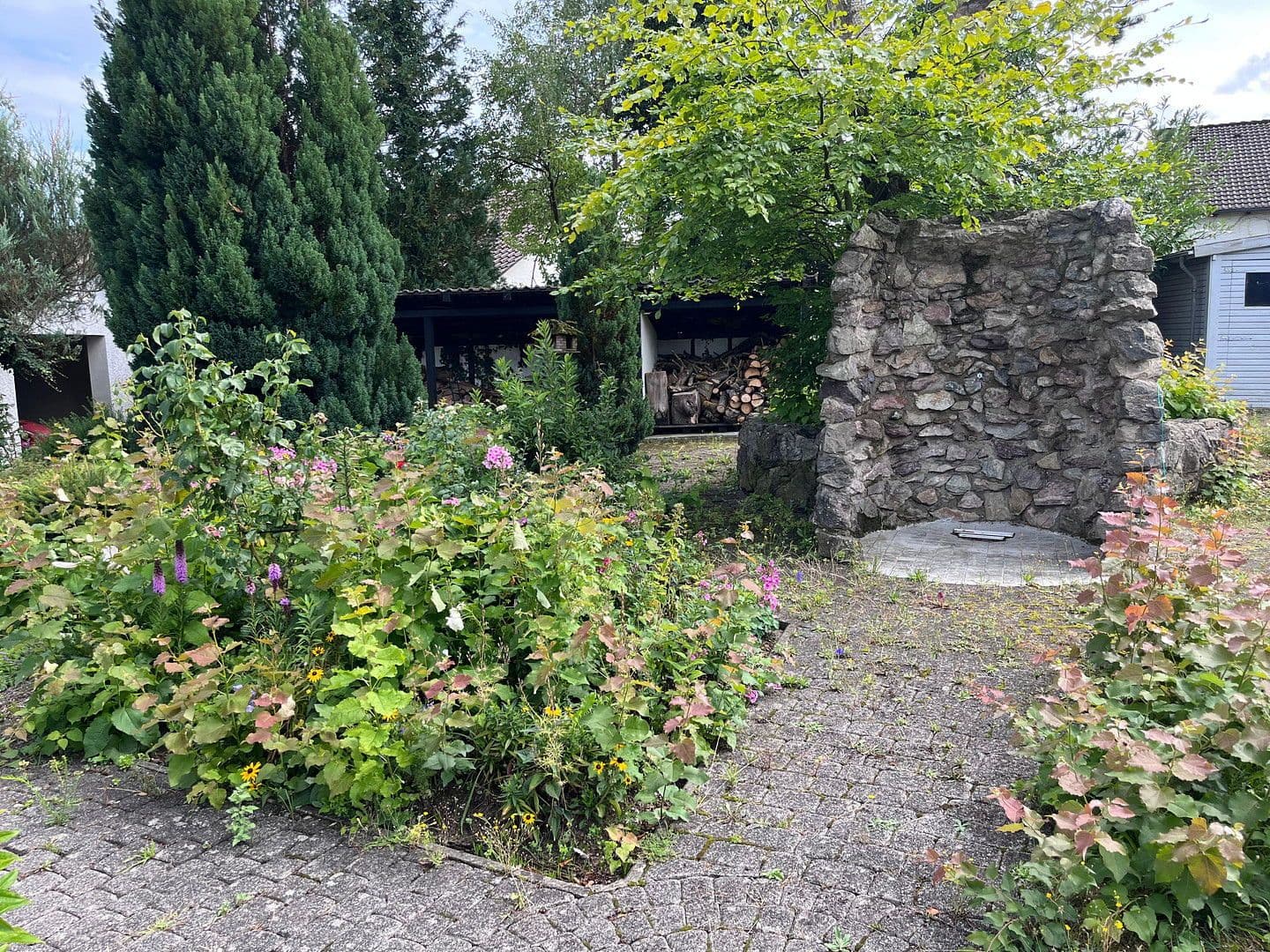 Predaj domu 591 m², pozemek 4.900 m², Möhrendorf, Bavorsko Predaj domu 591 m², pozemek 4.900 m², Möhrendorf, Bavorsko