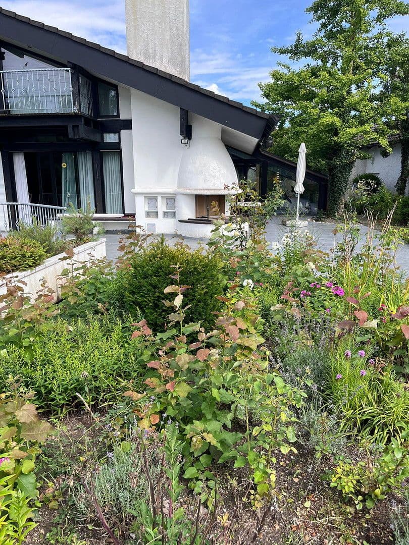 Predaj domu 591 m², pozemek 4.900 m², Möhrendorf, Bavorsko Predaj domu 591 m², pozemek 4.900 m², Möhrendorf, Bavorsko