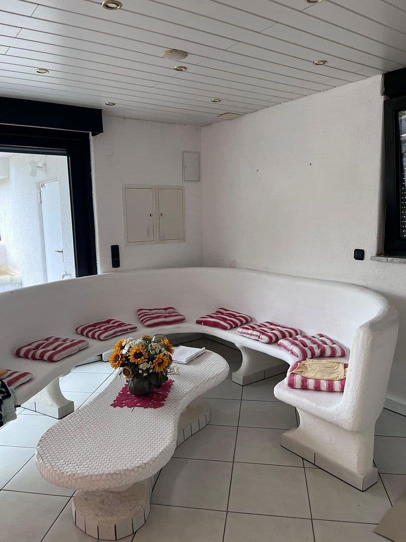 Predaj domu 591 m², pozemek 4.900 m², Möhrendorf, Bavorsko Predaj domu 591 m², pozemek 4.900 m², Möhrendorf, Bavorsko