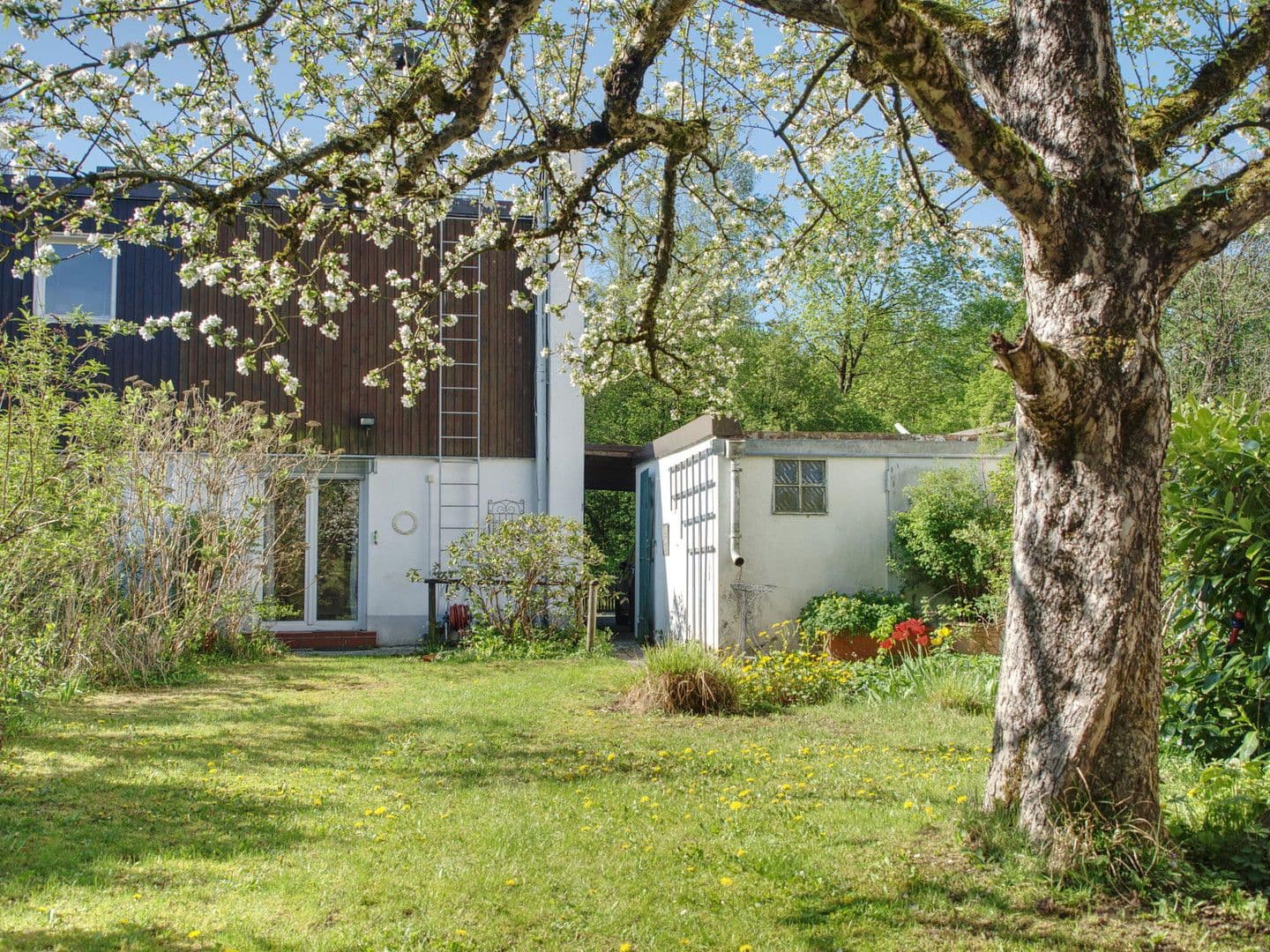 Predaj domu 82 m², pozemek 386 m², München, Bavorsko Predaj domu 82 m², pozemek 386 m², München, Bavorsko