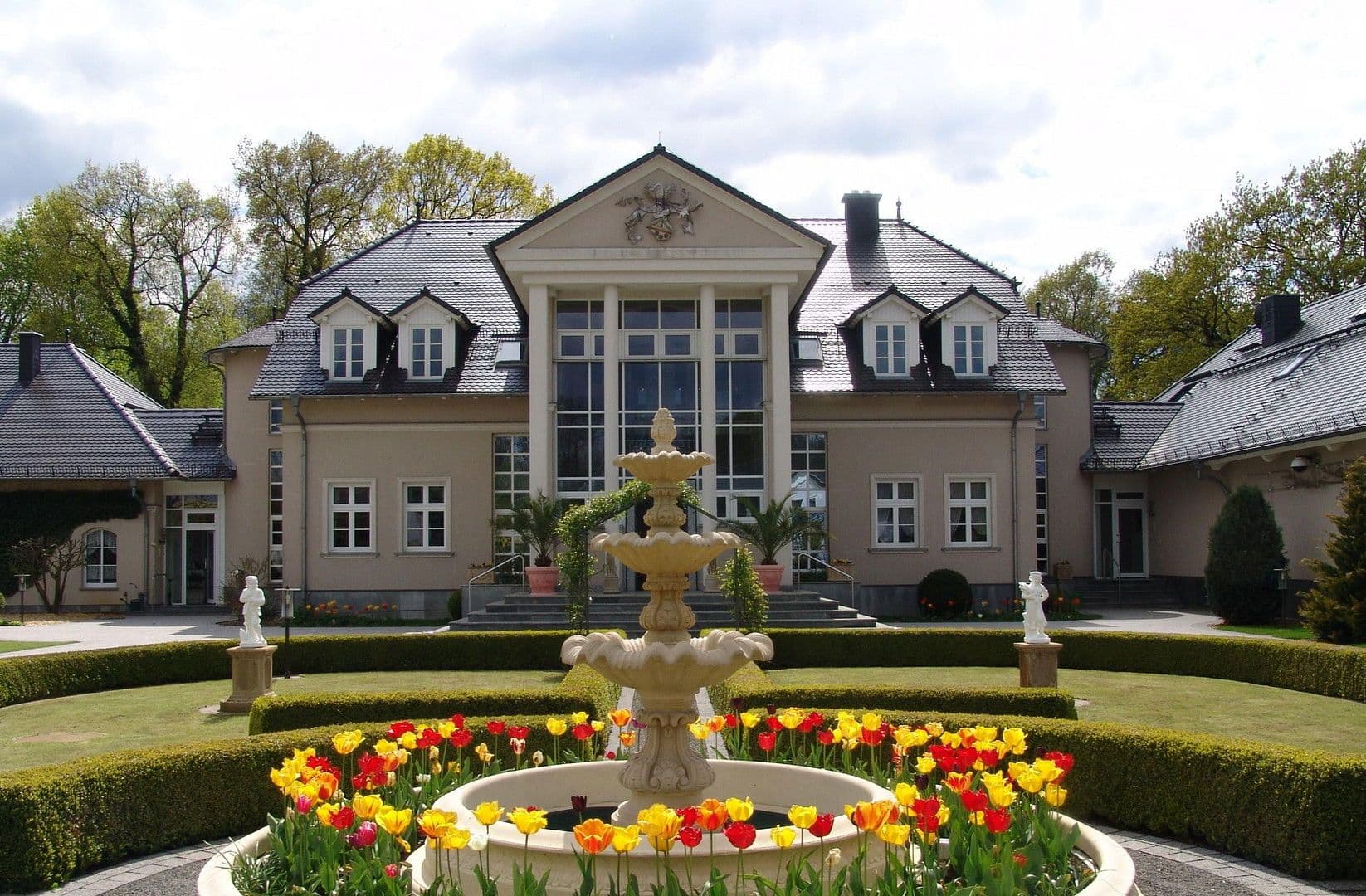 Predaj domu 1.082 m², pozemek 9.536 m², Kolkwitz, Brandenbursko Predaj domu 1.082 m², pozemek 9.536 m², Kolkwitz, Brandenbursko