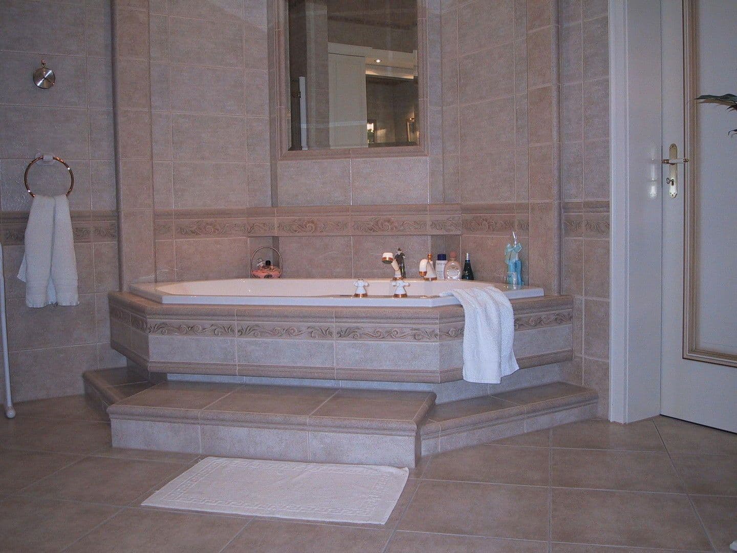 Predaj domu 1.082 m², pozemek 9.536 m², Kolkwitz, Brandenbursko Predaj domu 1.082 m², pozemek 9.536 m², Kolkwitz, Brandenbursko