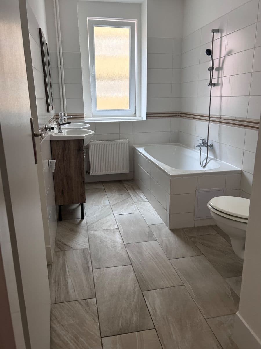 Prenájom bytu 2-izbový 65 m², Západní, Karlovy Vary, Karlovarský kraj Prenájom bytu 2-izbový 65 m², Západní, Karlovy Vary, Karlovarský kraj