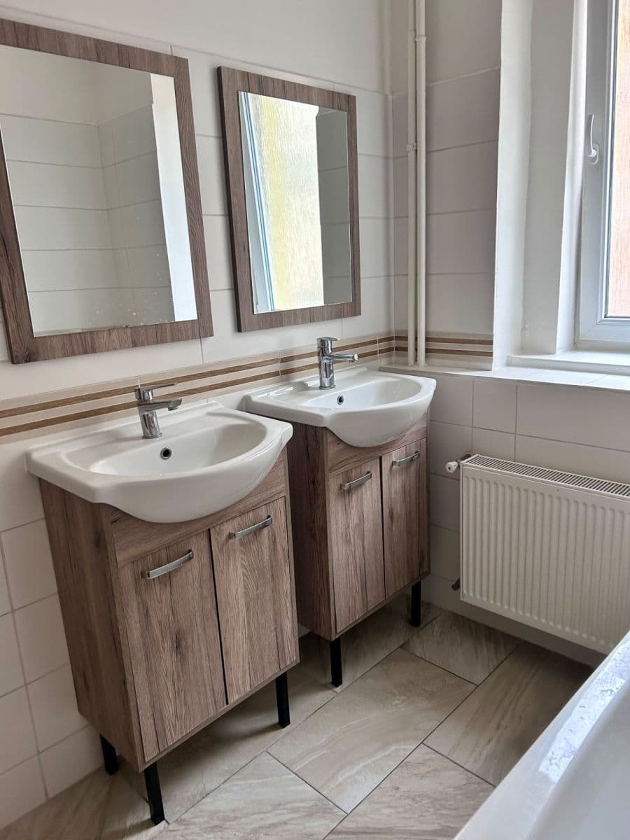 Prenájom bytu 2-izbový 65 m², Západní, Karlovy Vary, Karlovarský kraj Prenájom bytu 2-izbový 65 m², Západní, Karlovy Vary, Karlovarský kraj