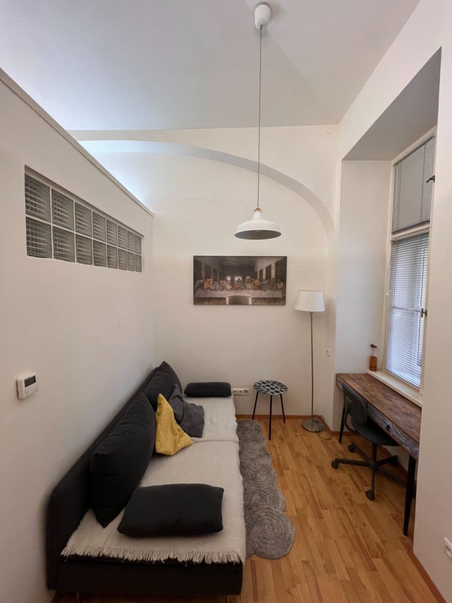 Prenájom bytu 1-izbový 44 m², Na Valentince, Praha, Praha Prenájom bytu 1-izbový 44 m², Na Valentince, Praha, Praha