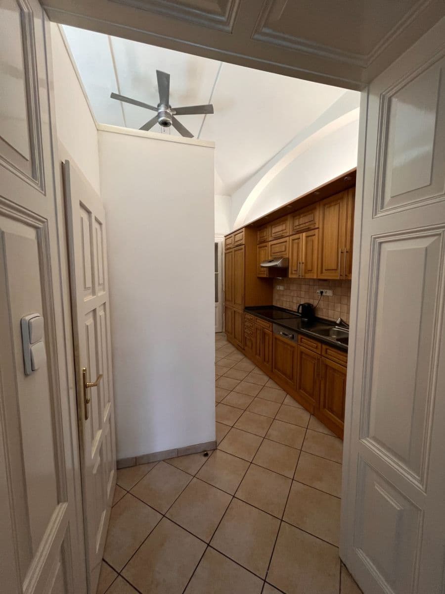 Prenájom bytu 1-izbový 44 m², Na Valentince, Praha, Praha Prenájom bytu 1-izbový 44 m², Na Valentince, Praha, Praha